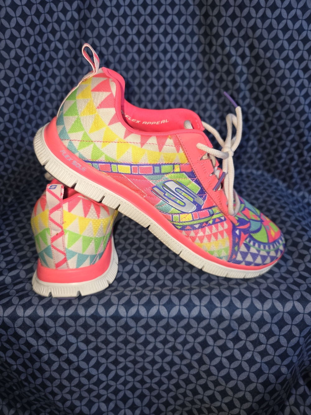 Skechers - Ladies Neon Pink & Multi-Color Geometric Athletic Sneakers. Size 8.5